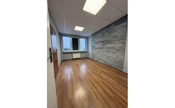 Tarnów / Mały lokal biurowy z parkingiem !