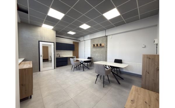 Tarnów / Biuro + parking 