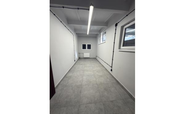 Tarnów / Małe biuro  + parking 