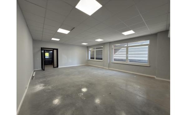 Tarnów / Magazyn + biura+ parking – 300 m2