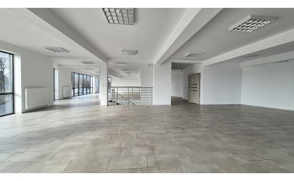Tarnów / Lokal usługowy- open space / 250 m2 + parking